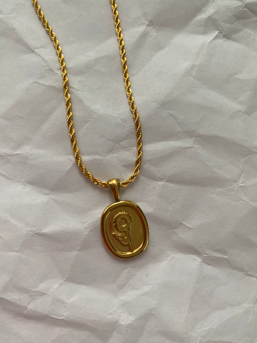 Chunky Oval Flower Pendant Necklace